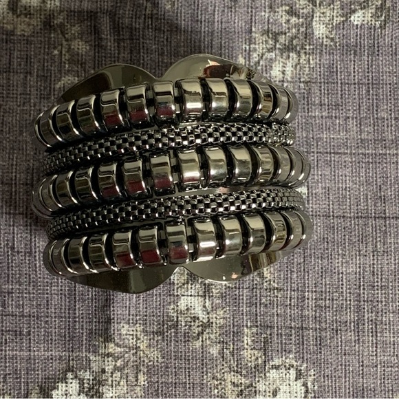 Brand New Metal Statement Cuff Bracelet - Picture 1 of 12